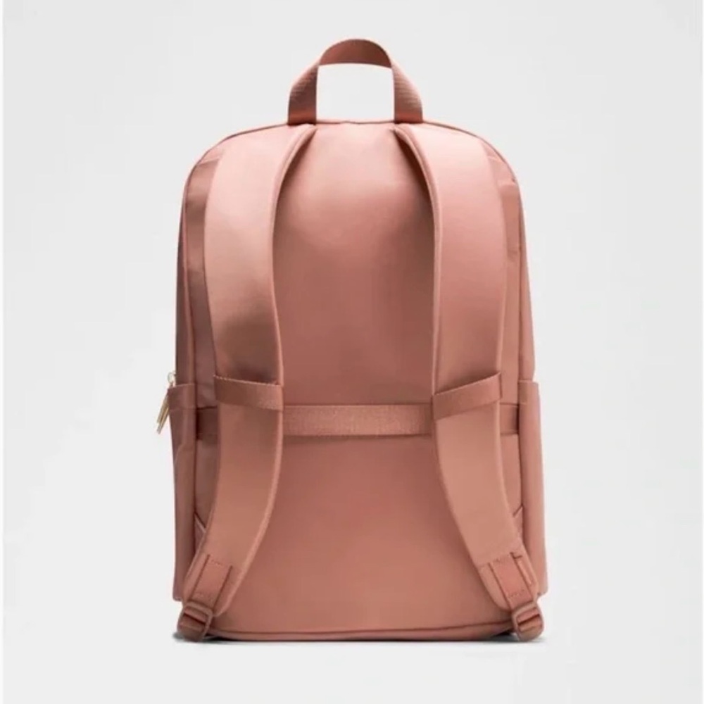 Lululemon Everywhere Backpack 22L Metal Hardware
Red Clay/Rose Gold / Brand NEW - Picture 3 of 6